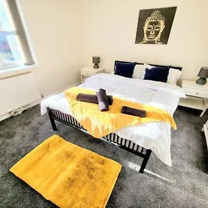  Apartment Large Modern House With Private Parking